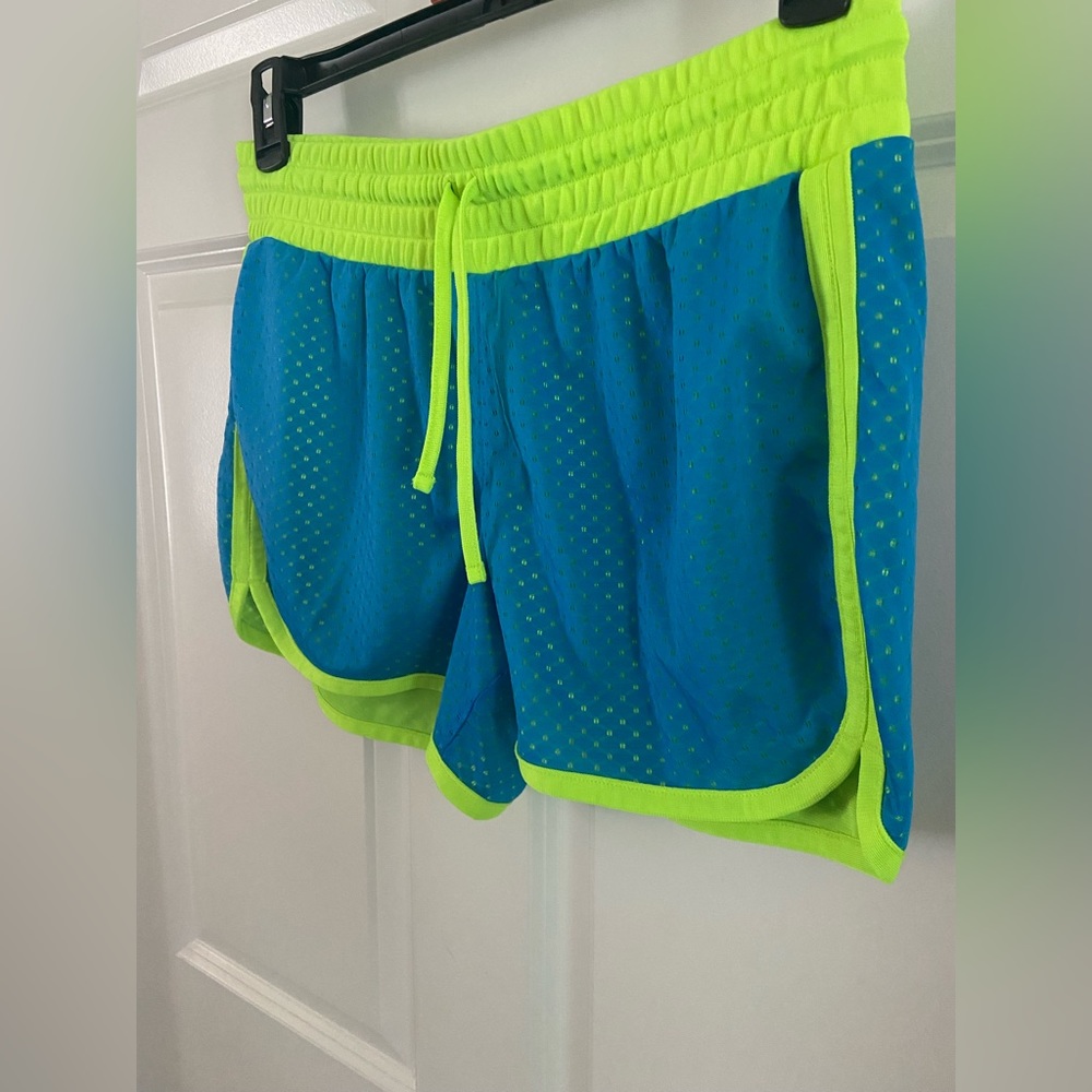 Xersion medium athletic shorts